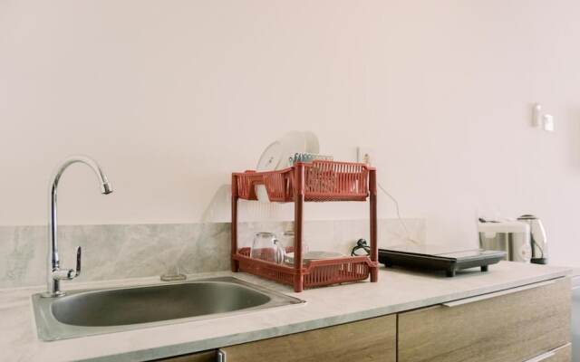 Homey And Comfy Studio Collins Boulevard Apartment