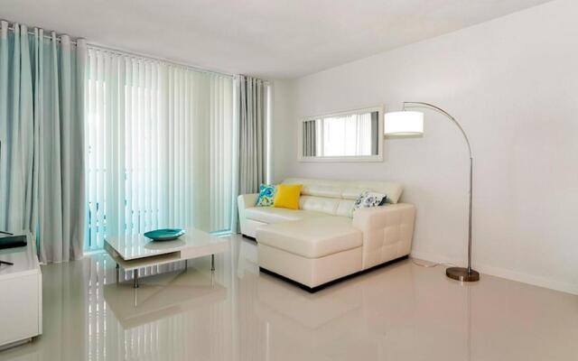 Hallandale 11D