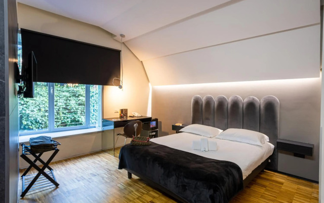 Black Hotel