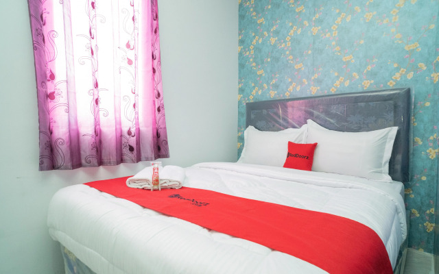 RedDoorz Plus near ITC Cempaka Mas 2