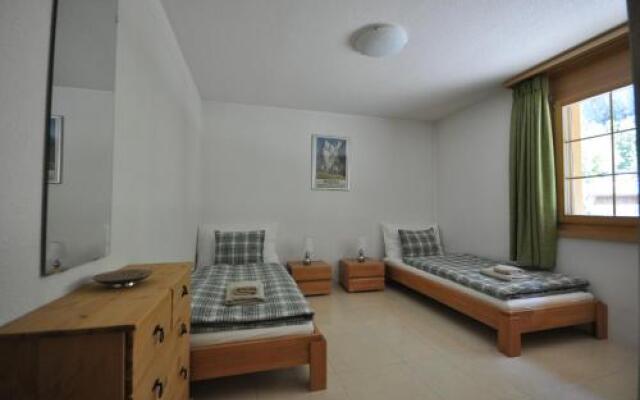 Family Frame Apartment