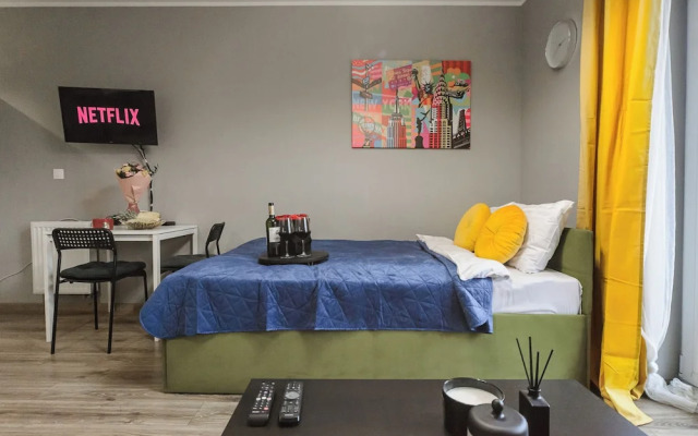 Lumina modern studio with balcony