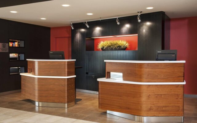 Courtyard Milwaukee Airport