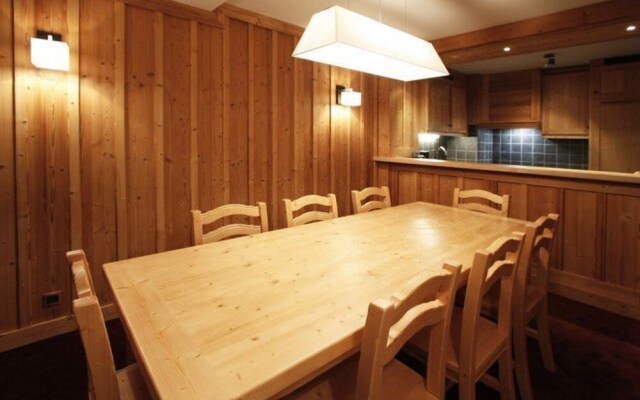 Plush Apartment in Les Deux-alpes With Balcony