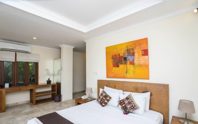 16 bedroom villa river side Legian
