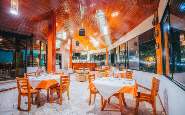 Papagayo Golden Palms Beachfront Hotel