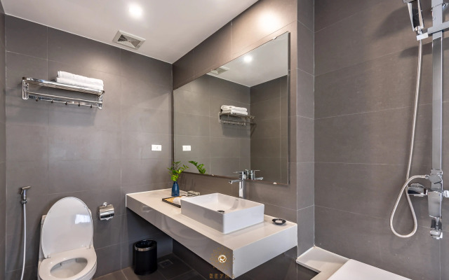 Reyna Hotel Hanoi