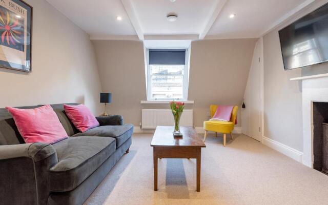 Stunning & Central Milsom Street Apartment