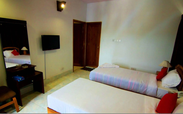 Hotel Tropical Daisy