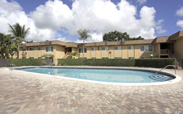 Lauderdale Lakes Getaway