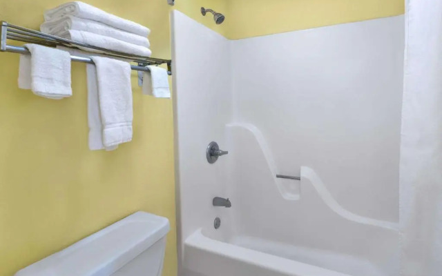 Super 8 Breaux Bridge