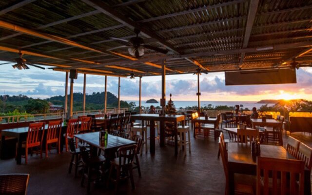 El Faro Containers Beach Hotel