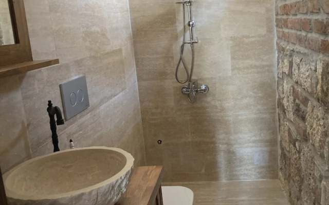 Ionia Liberty Stone Hotel