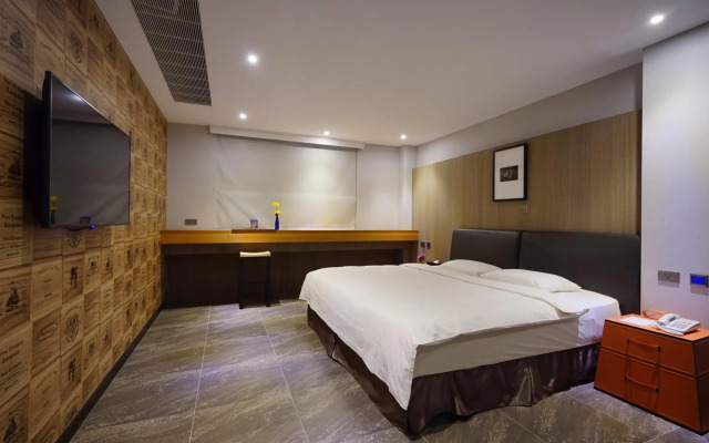 3 Door Hotel