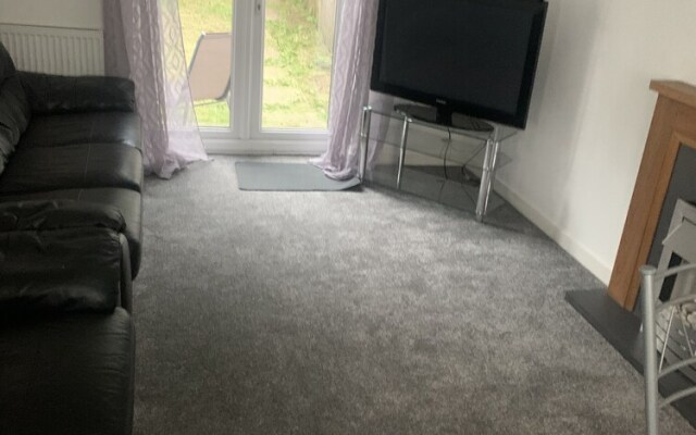 Impeccable 4-bed House Next Door to the Liberty