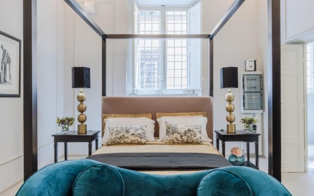 Gallo Cedrone a Home With Outdoor