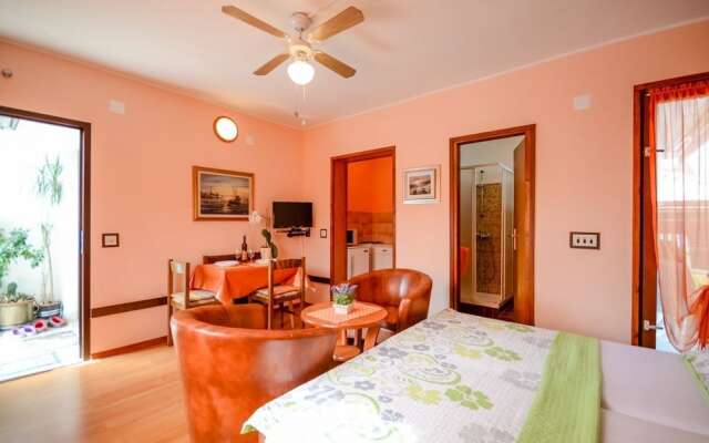 Apartments Zrinka