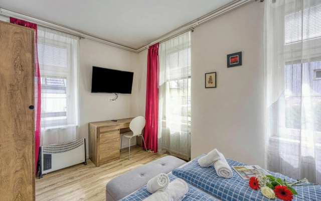 Jantar Apartments