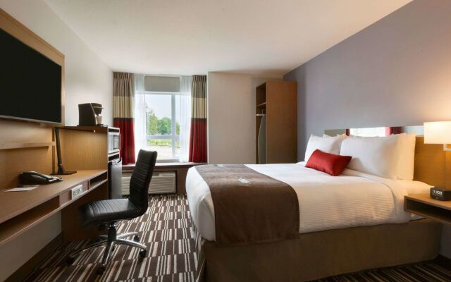 Microtel Inn & Suites by Wyndham Ladysmith Oyster Bay