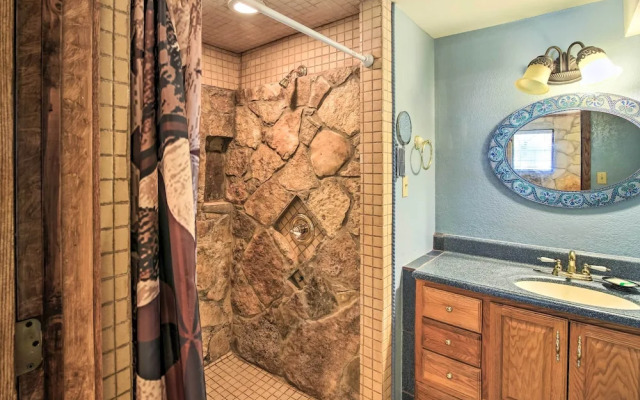 Countryside Cottage: 17 Mi to Downtown San Antonio