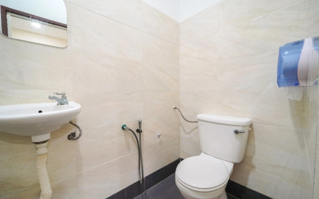 OYO 90011 MN Ferringhi Inn