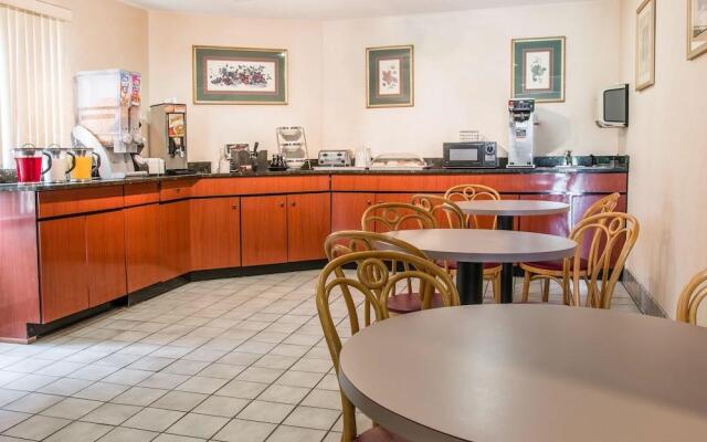 Days Inn Flint / Bishop International Airport