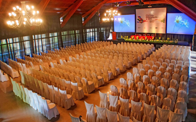 Los Parrales Resort Hotel