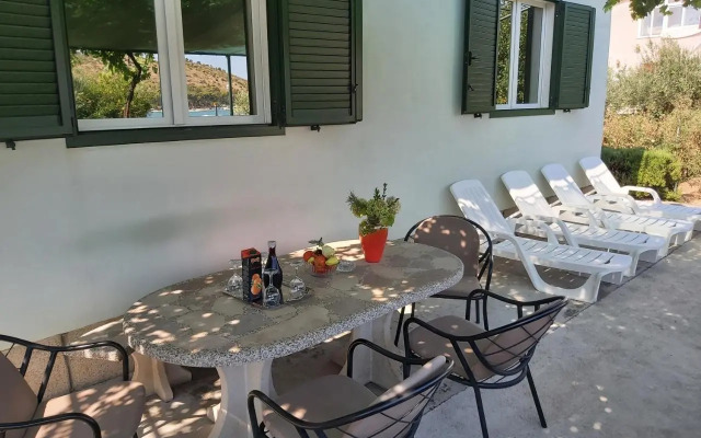 House Petar by sea