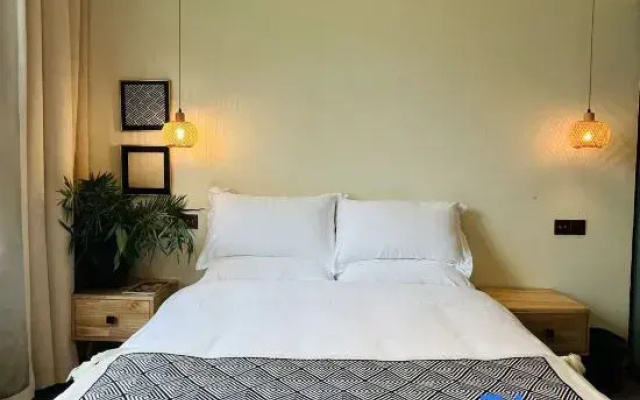 Xiaozhongshan River View Homestay (Chongqing Longmenhao Laojie)