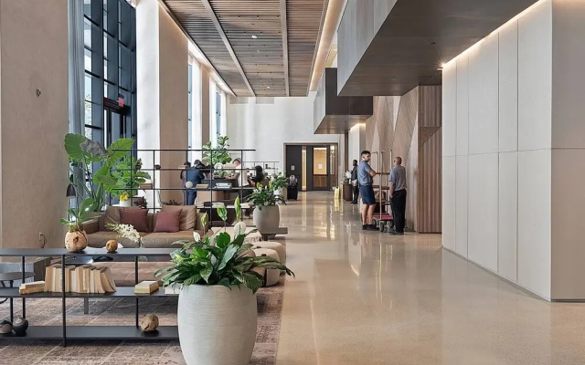 Luxury 1BR Penthouse, Bay & City Views Downtown