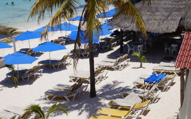 Chichis and Charlies Beachfront