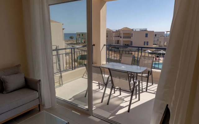 Phaedrus Living: Seaside Thalassa Cretan 203
