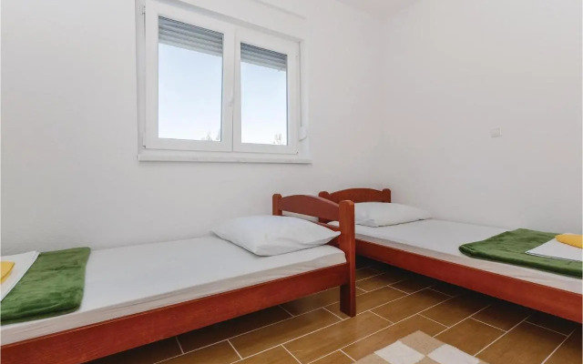 Two-Bedroom Apartment Saldun with Sea View 08