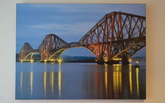 Modern 2 Bedroom Property in Central Edinburgh