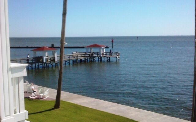 Lighthouse Inn At Aransas Bay