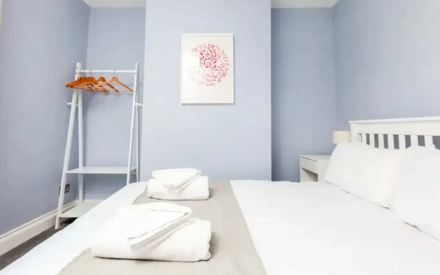 Modern and Stylish 2 Bedroom House in Brighton