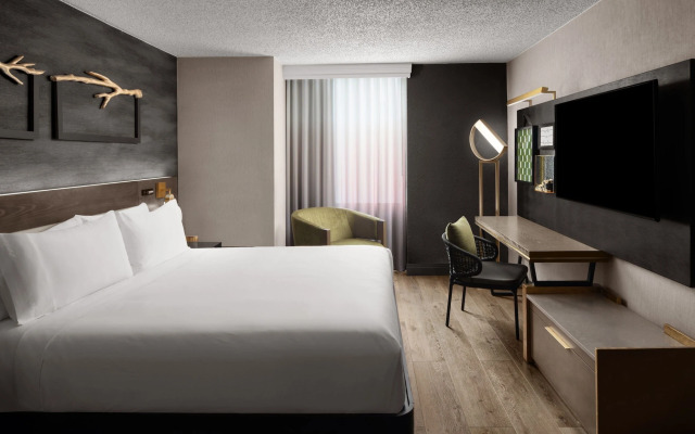 Renaissance Chicago North Shore Hotel