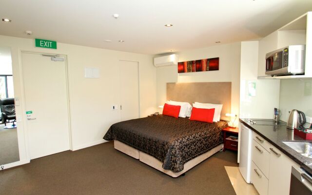 DeLorenzo's Studio Apartments