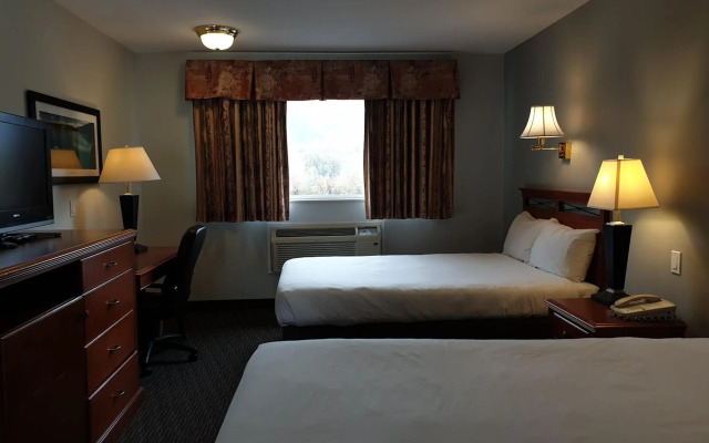 Riverland Inn & Suites