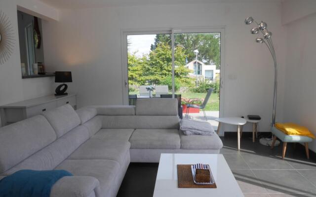 Comfortable Holiday Home With Partial sea Views, Douarnenez-treboul