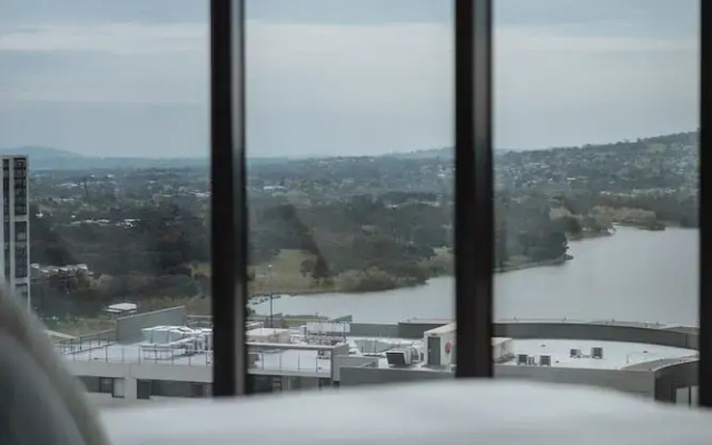 Panoramic Lake View 2-bed With Pool,