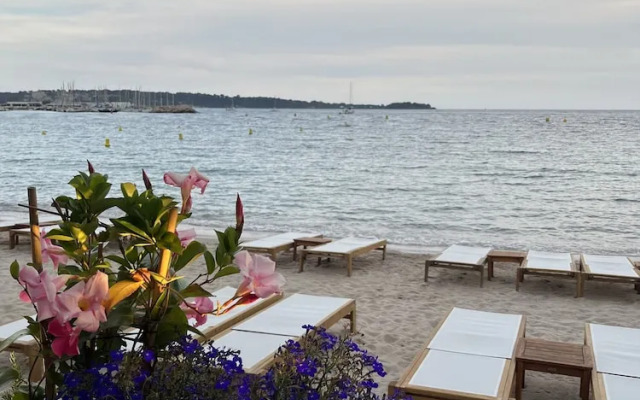 Modern Apartment 20 m from the Sea