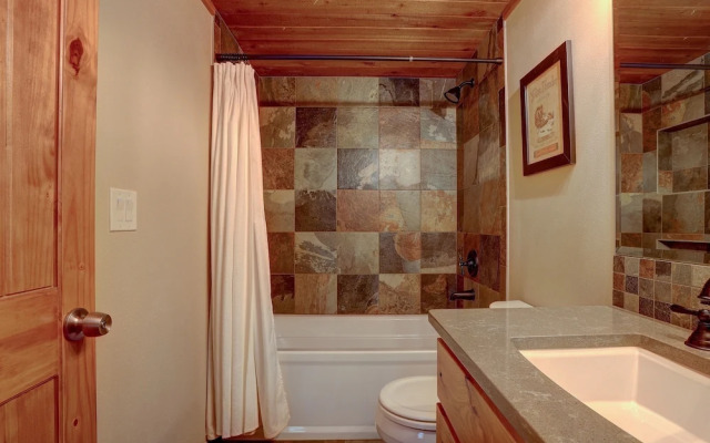 7 Approach Classic Home with Private Hot Tub and BBQ on the Deck by RedAwning