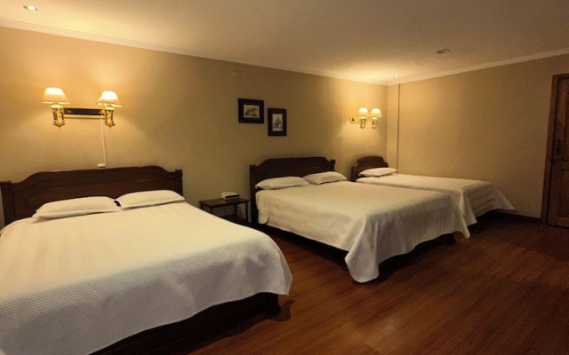 Hotel & Suites El Quijote