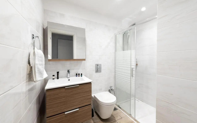 Ritas Modern In-City House