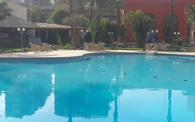 Grand Pyramids Hotel