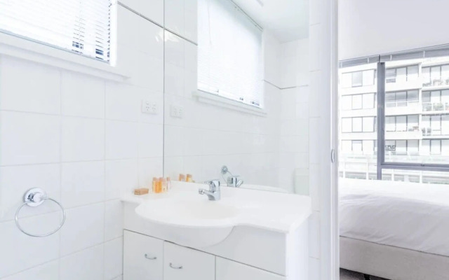 Stylish 3 Bedroom Melbourne Apartment
