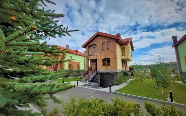 Авангард вилла - с 4 спальнями в Цахкадзоре