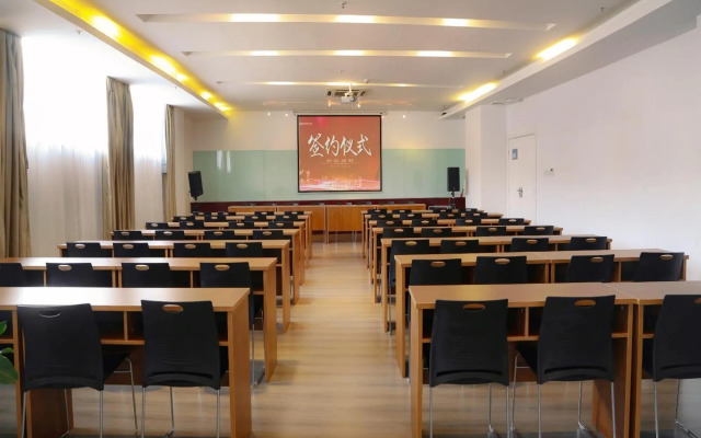 Hanting Hotel (Luoyang Sports Center)