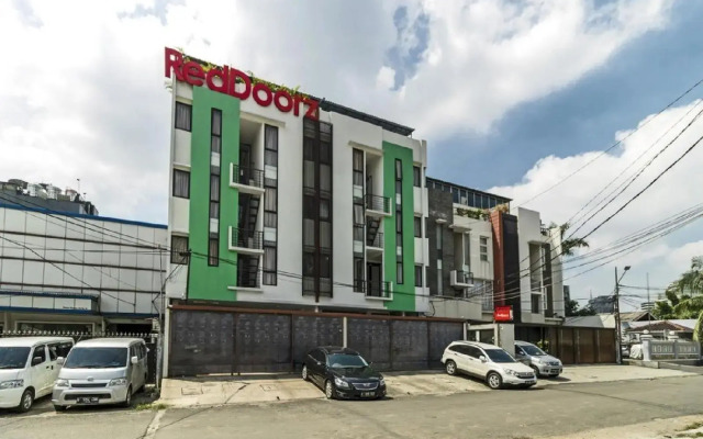 RedDoorz Plus near Plaza Indonesia